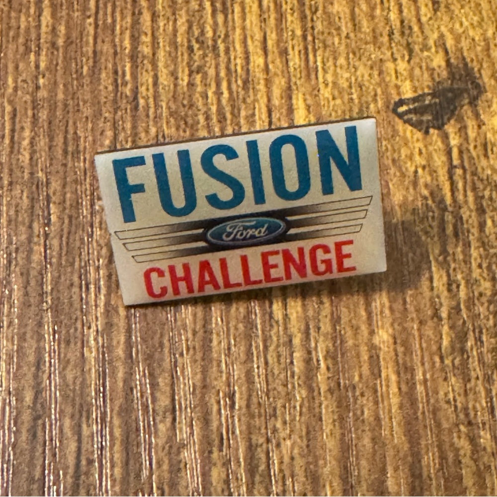 Ford Fusion Challenge Lapel Pin Dealer Promo Employee Event Metal Badge‎